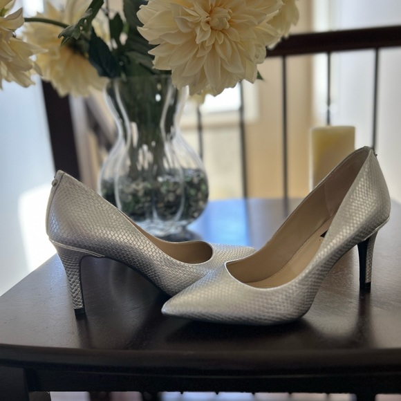 Jones New York leather pumps. - Picture 5 of 5